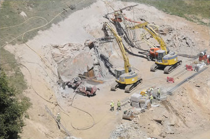 Embankment nailing using three drilling stations (P2 Pile f the Viaduct at Pont-de-Salars)