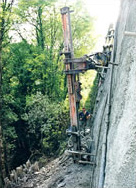 Columna perforadora con brazo delantero articulado 