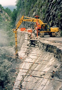 pelle-foreuse travaillant en négatif