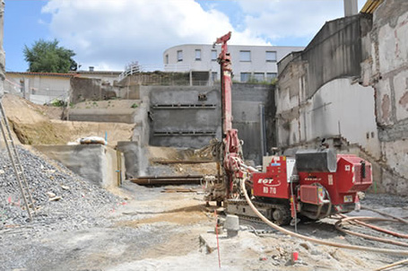 Foreuse hydraulique configurée pour la réalisation de micropieux