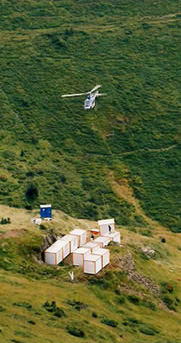 Transportacion por helicoptero de un campamento de obra