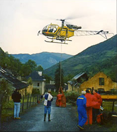 Transport of explosives by helicopter for mountain blasting