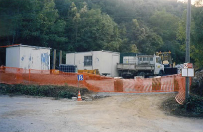 Installation de chantier classique, cabane de chantier, WC, container à matériel