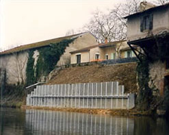 Architectural anchored berlinese wall