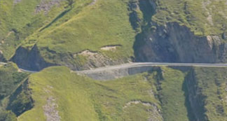 Muro clavado carretera abajo -Col du Soulor - Hautes Pyrénées