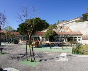 L'Etablissement scolaire, fermé depuis février 2014 suite à l'éboulement d'une falaise, rouvrira ses portes après les vacances de printemps, au mois de mai. Des travaux seront encore en cours, mais la sécurisation du site sera achevée.